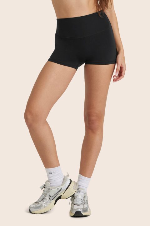 AIRLUXE™ BREATHE MINI SHORTS - ONYX
